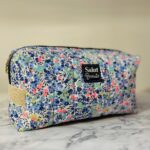trousse de toilette Trousse de toilette cousue main en cours de couture