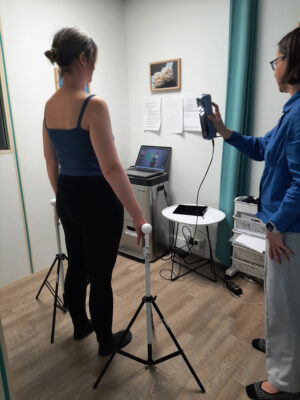 Séance de scan 3D corporel en vue de la réalisation d'un avatar ou d'un mannequin sur-mesure Séance de scan 3D corporel en vue de la réalisation d'un avatar ou d'un mannequin sur-mesure