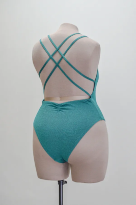 Mannequin Mimiquins sur-mesure essayage d'un maillot de bain Mannequin Mimiquins sur-mesure essayage d'un maillot de bain